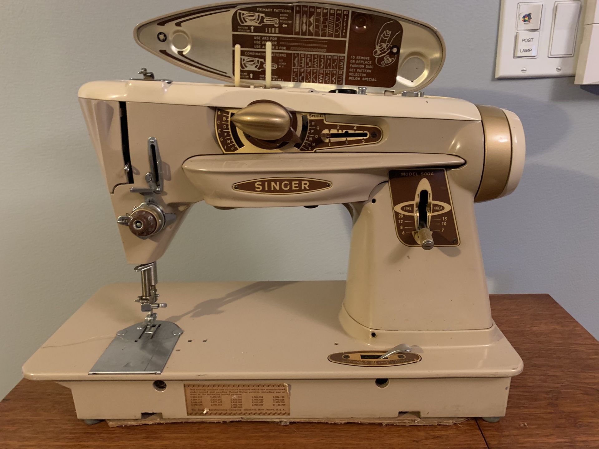 Singer slant OMatic 500 vintage all metal heavyduty sewing machine