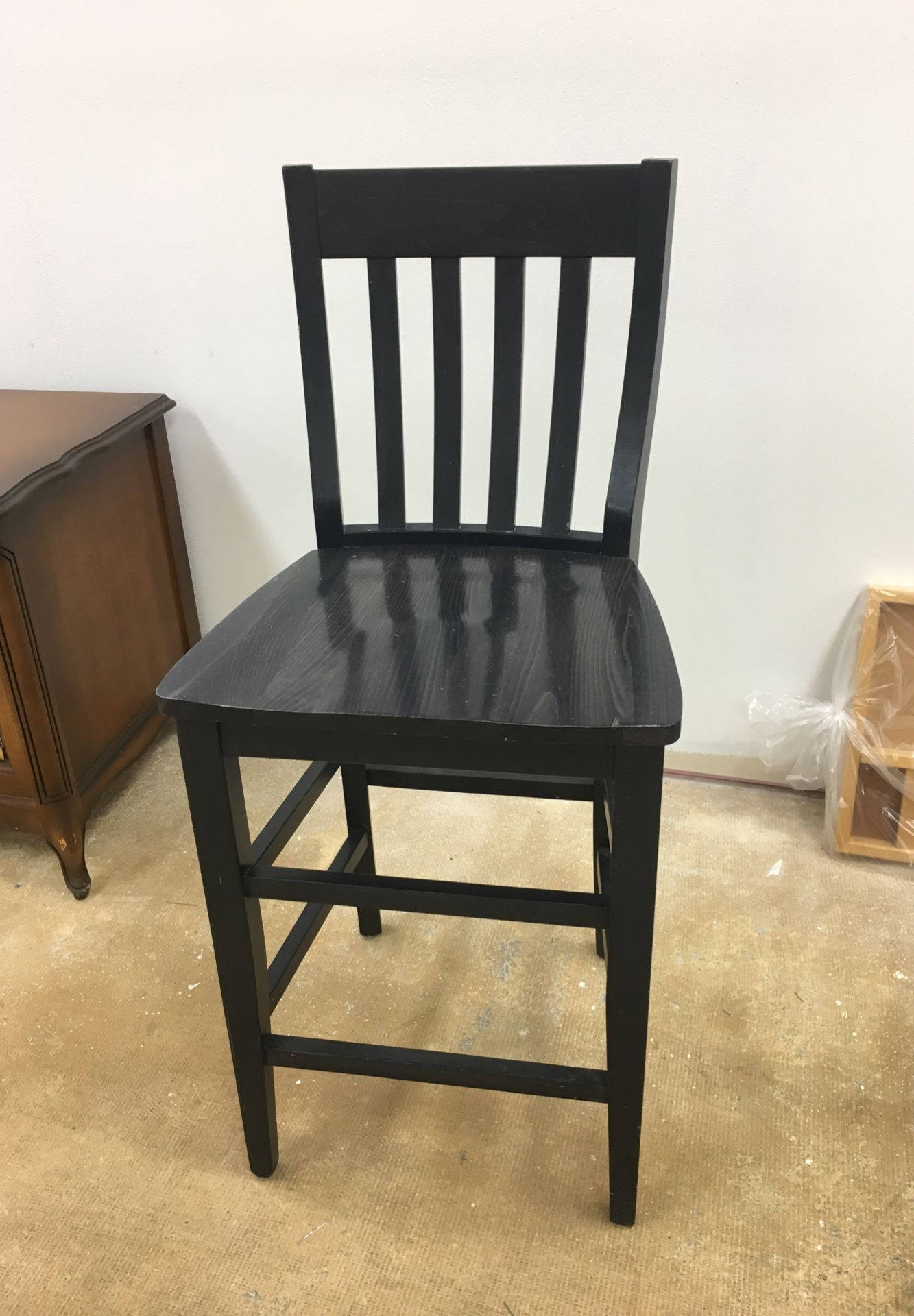 Wood bar stool 26”. Nice black wood grain finish.