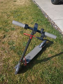 (READ DESCRIPTION) aovopro electric scooter
