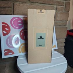 Brand New Stanley 40 Oz Bay Green 