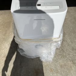  FRIGIDAIRE DEHUMIDIFIER WHITE