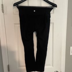 Lulu Lemon leggings- Mid Calf Size 8 