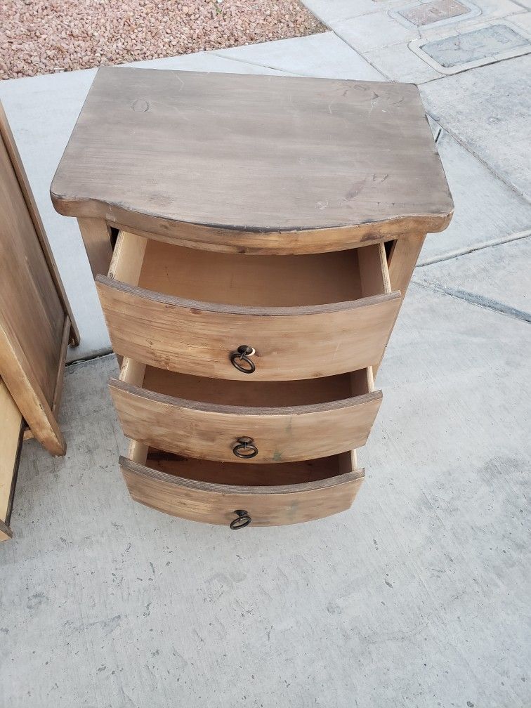 Dresser And Nightstand Set Free Delivery Included for Sale in Las Vegas