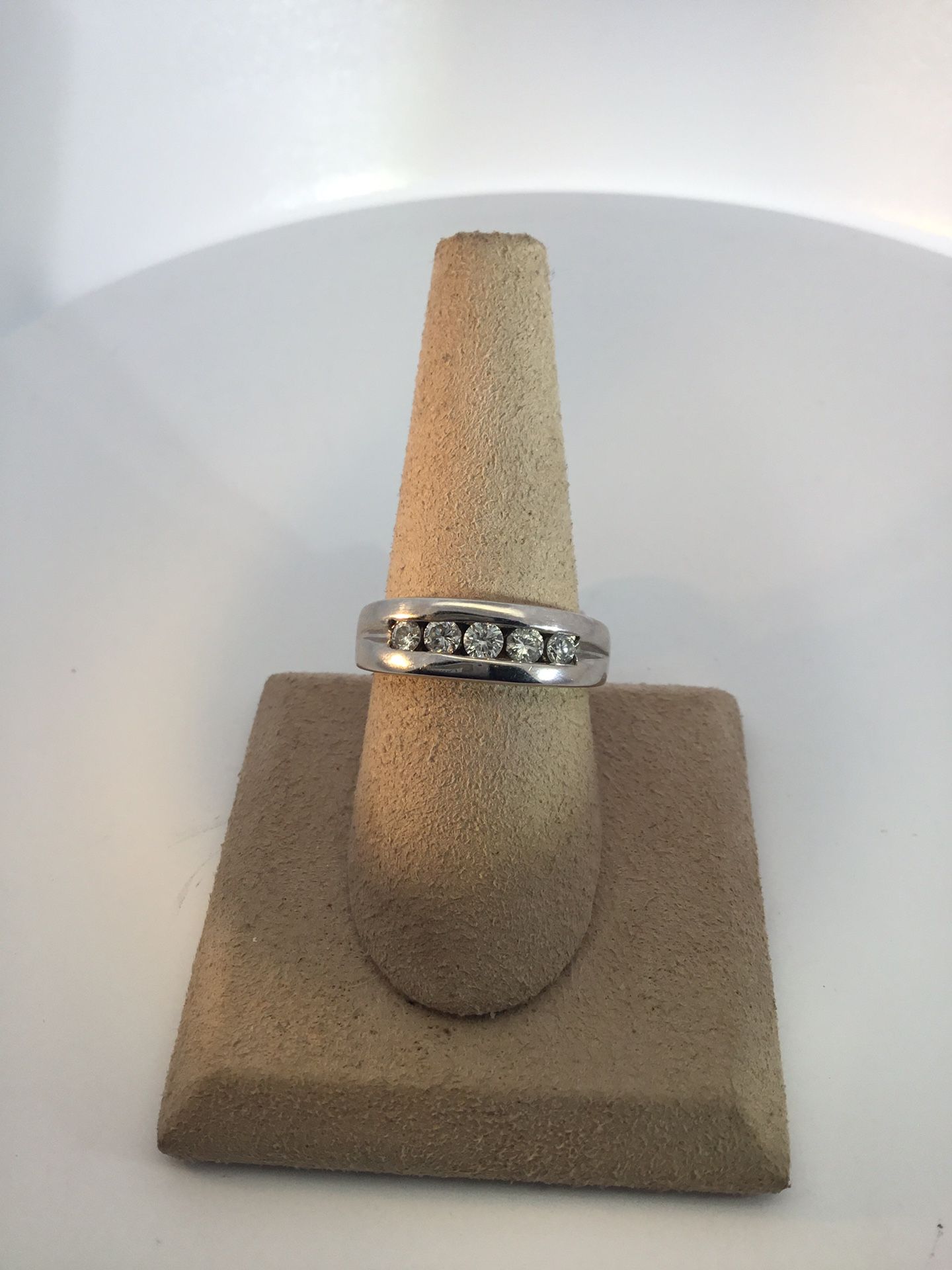 14Karat White Gold Diamond Channel Set Wedding Band Size 8.5 With 0.80Tw Round Diamonds