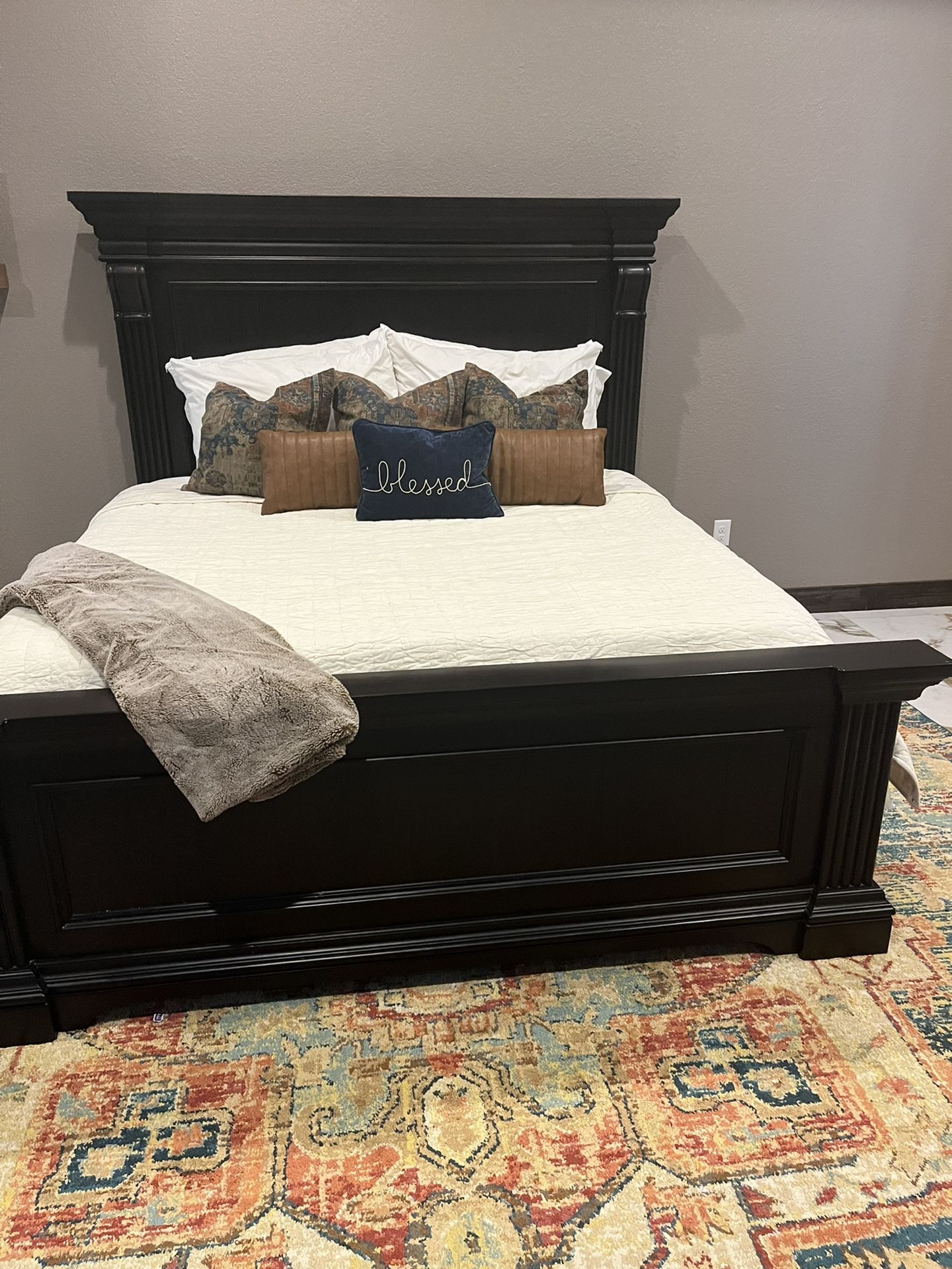 King Bed From Star Furniture w/mattress And Box Spring Set