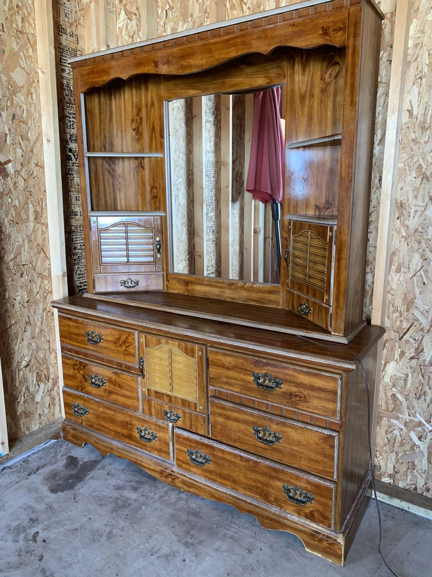 Solid Wood Dresser with Mirror Hutch – Vintage Style – Great Condition