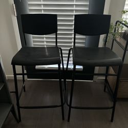 2 Table Chairs