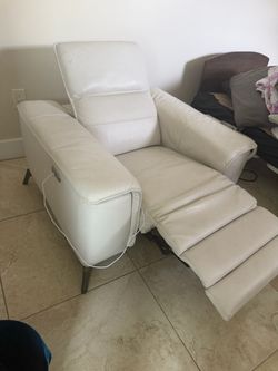 White power lift recliner chair, good condition,  $100 obo