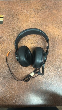 JBL Quantum 200 wired over ear gaming headset headphone w/flip up mic