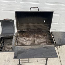 BBQ Charcoal Grill And Side Smoker 