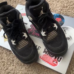 Air Jordan 4 Retro White Thunder Size 6Y