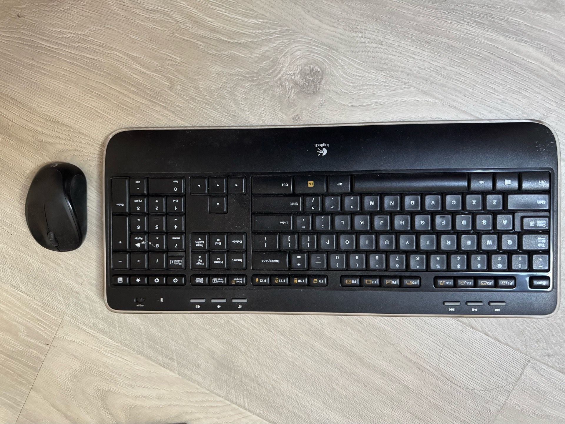 Logitech K520 Wireless Keyboard and mouse