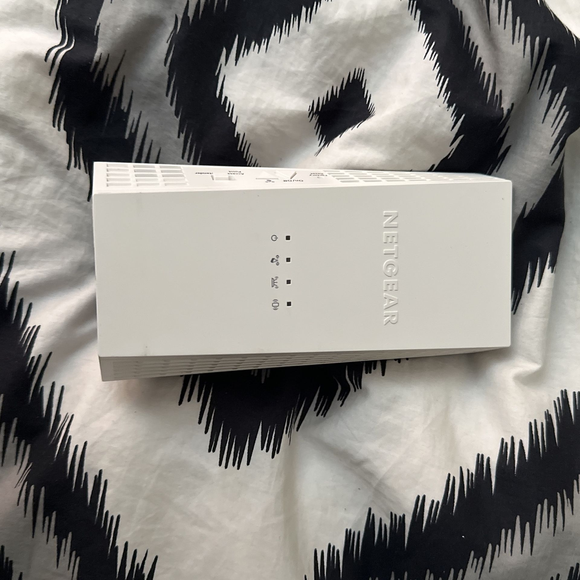 NETGEAR EX7300-100NAR Nighthawk AC2200 Plug-In WiFi Range Extender (Renewed)