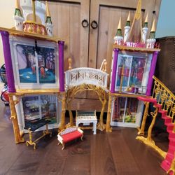 Ever After High 2-in-1 Castle Doll Playset