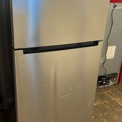 Vissani MDTF18SSR 18 cu. ft. Top Freezer Refrigerator