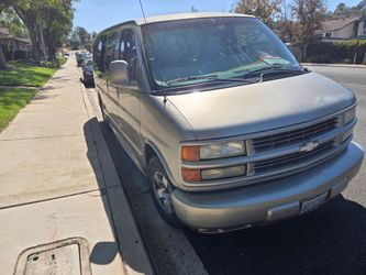 Chevrolet van 2002
