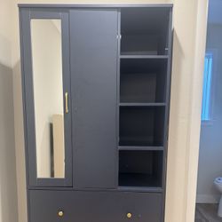 Standing Wardrobe / Armoire