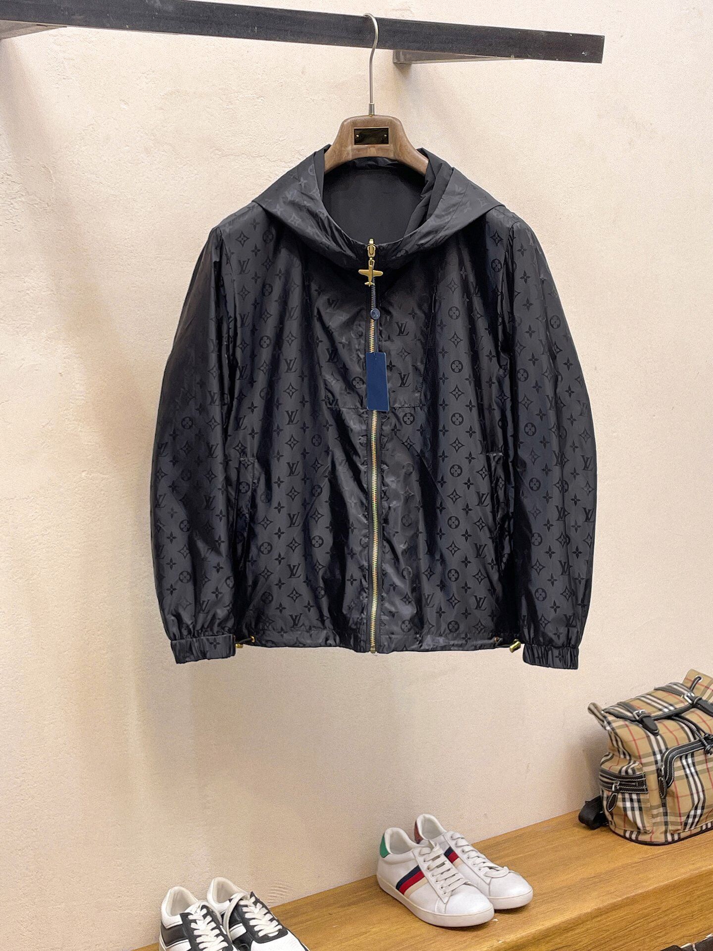 LV Men’s Black Jacket 2025 New