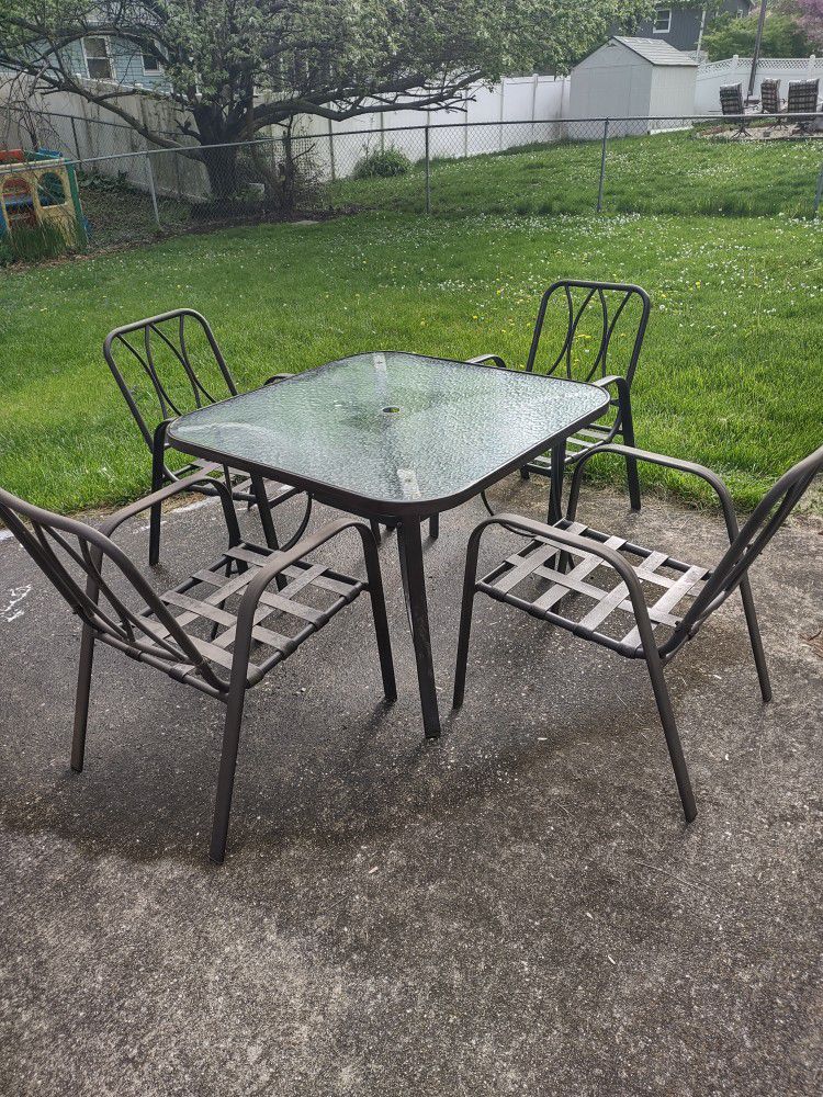 Patio Table & 4 Chairs - PRICE DROP