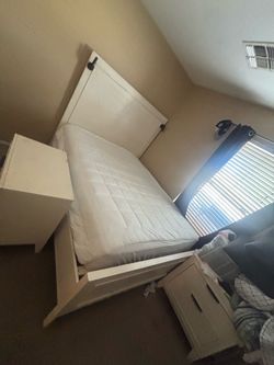 Cama queen size con 2/dos cajoneras  inclye colchon