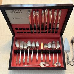 Silverplate Cutlery Service for 8