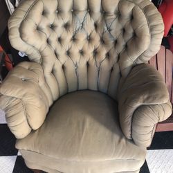 Comfy Swivel Armchair With Ottoman