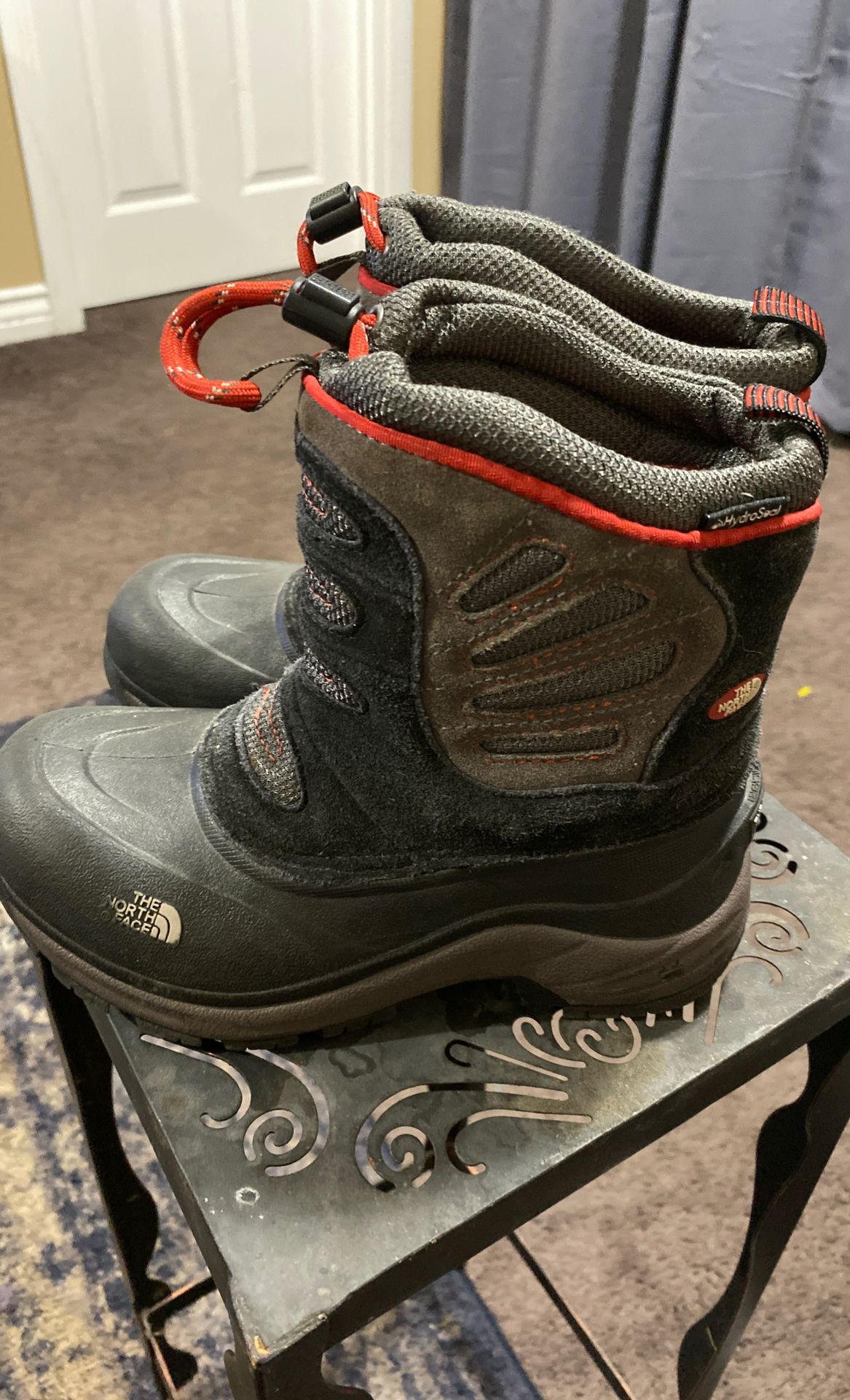 The North Face Kids size 1 Snow Boots