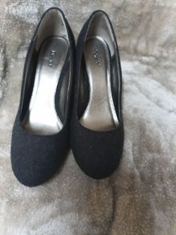 Vintage "Dexter" wedge 3" heel. Brand new. Upper is made of wool and the wedge is rubber.
