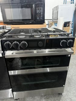Samsung Bespoke Slide-In  Fuel Convection Range with Flex Duo Convertible Double Oven 