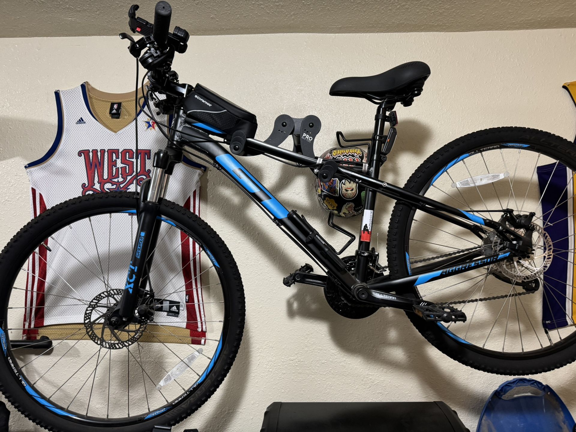 GT Aggressor Pro Mountain Bike