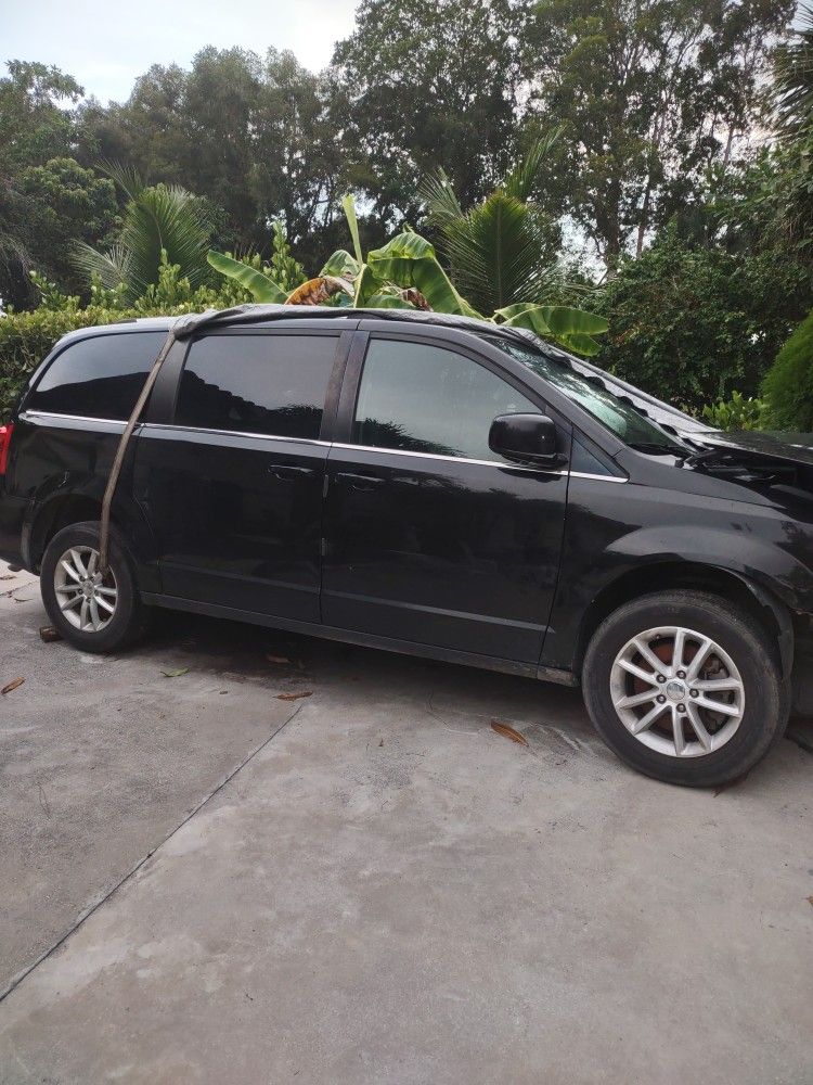 19 and 20 Dodge Grand Caravan Parts 
