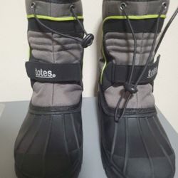 TOTES RAIN AN SNOW BOOTS 