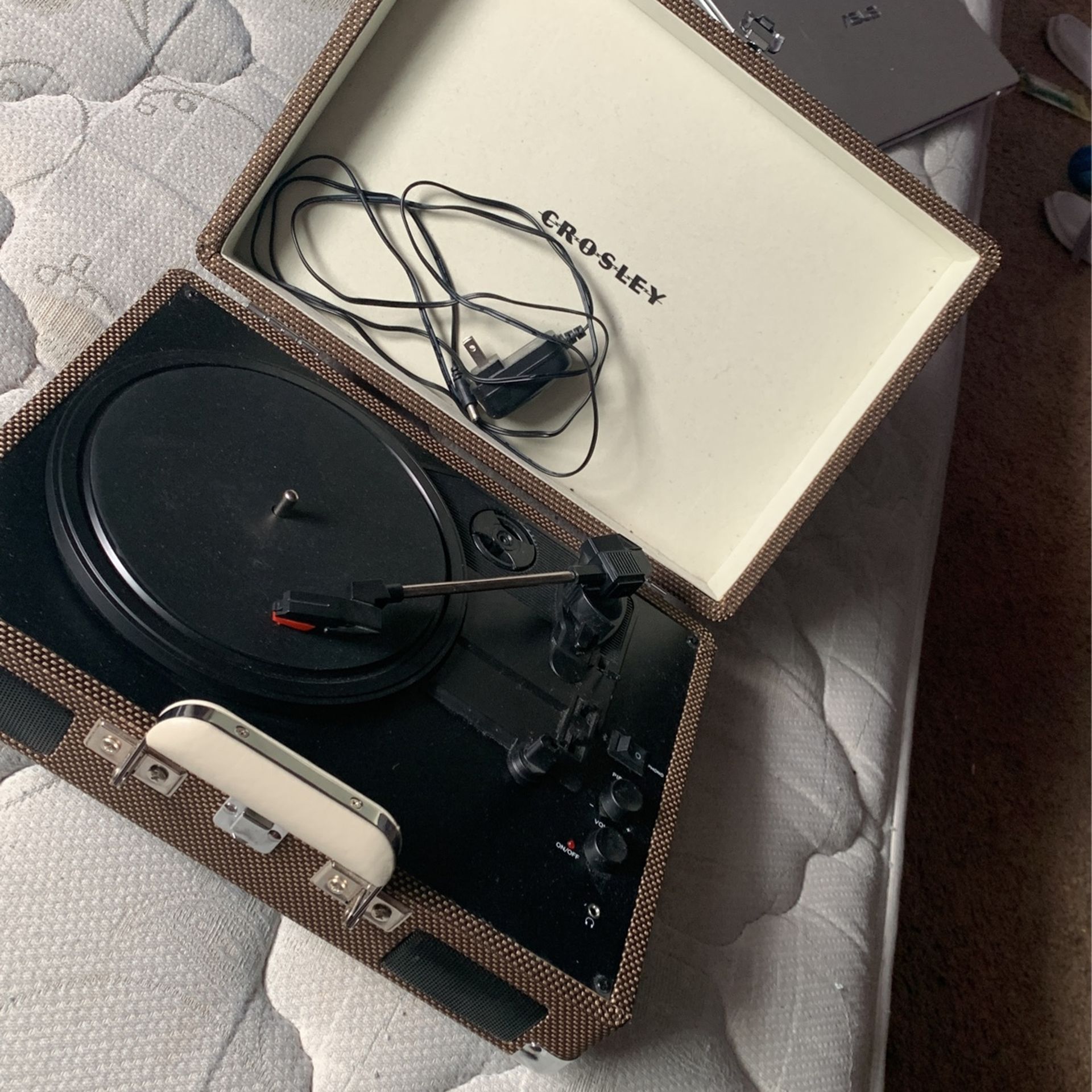 Lightly Used record player for Sale in Cedar Park, TX OfferUp
