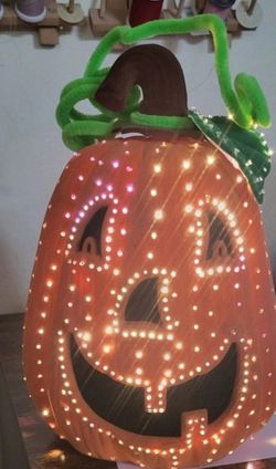 Pumpkin 🎃 Lights Up