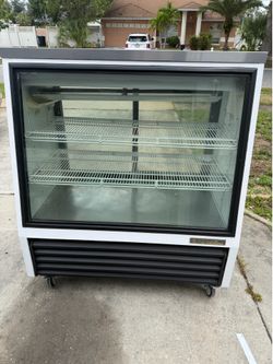 True TSID-48-2 Commercial Refrigerated Deli Display Case – 48” Glass Showcase – Excellent Condition