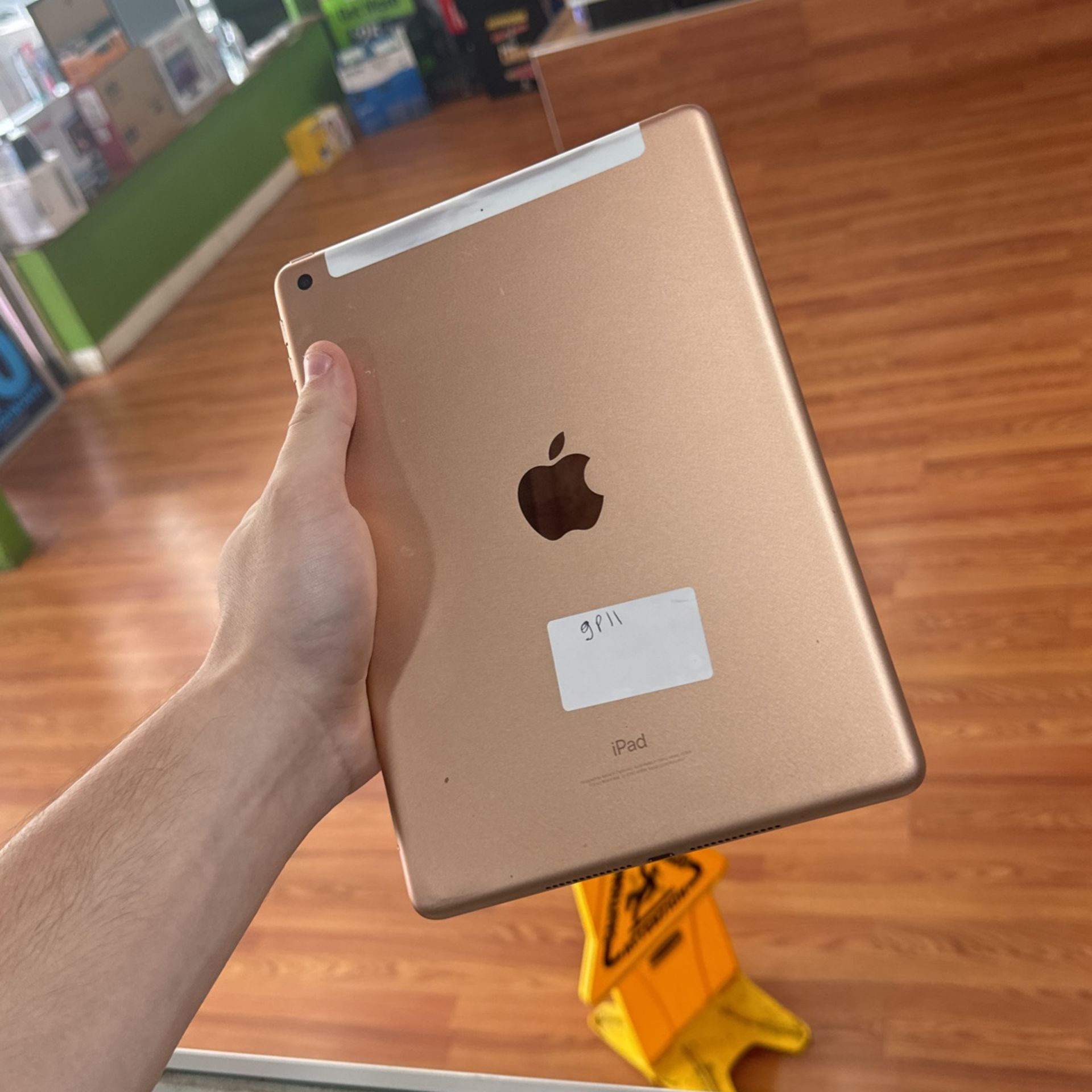 iPad 6th Gen WiFi Cellular 32Gb Used