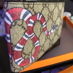 Gucci Snake Wallet for Sale in Katy, TX - OfferUp