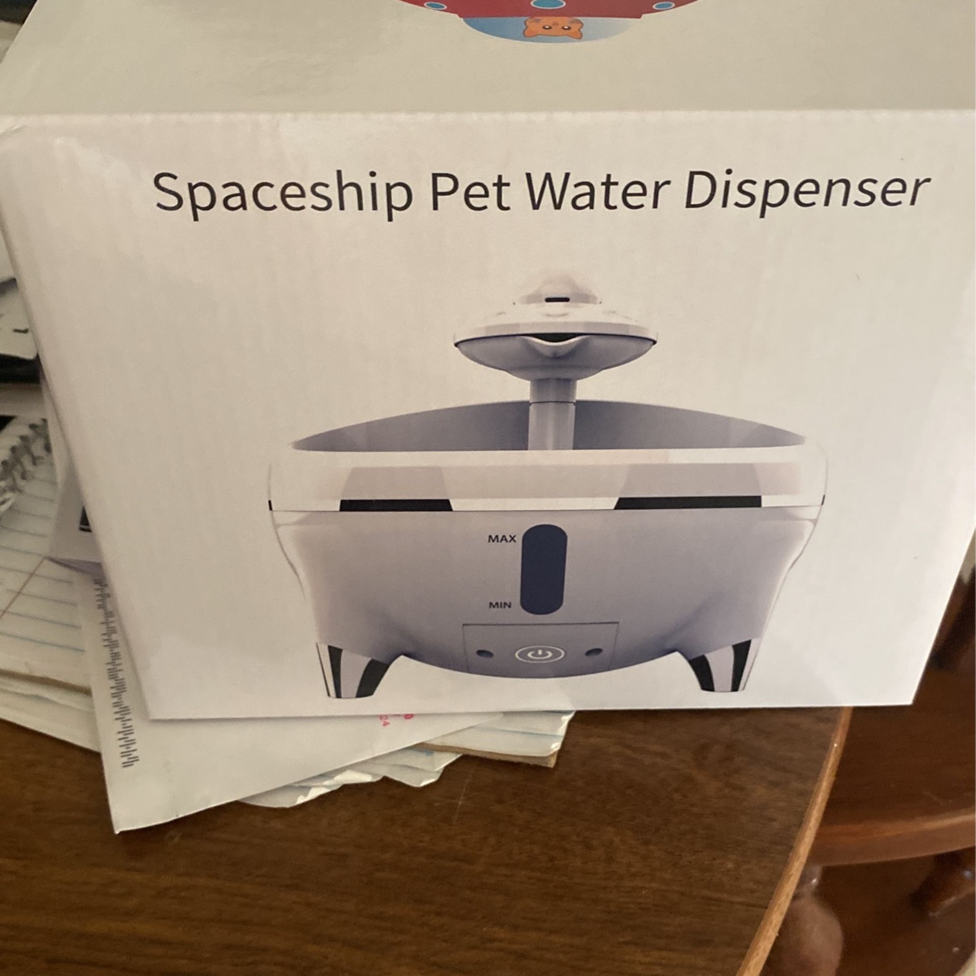 Spaceship Pet Water Dispenser