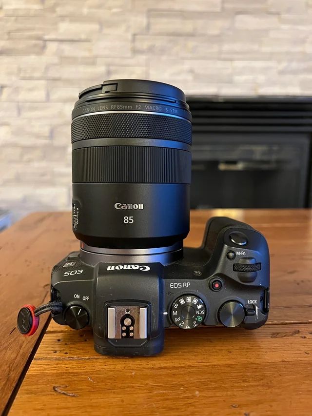 Canon RF 85mm F2 - lens only