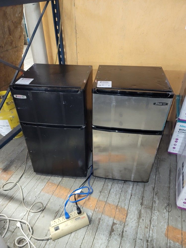 Mini Refrigerator With Two Doors Freezer/Fridge
