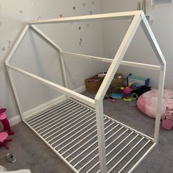 Twin size toddler bed