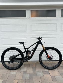 2025 Trek Fuel Ex Gen 6 OCLV Carbon