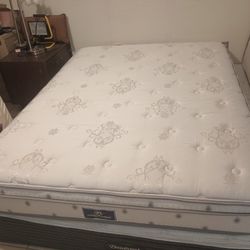 Serta Queen Pillowtop Mattress And Box Spring 