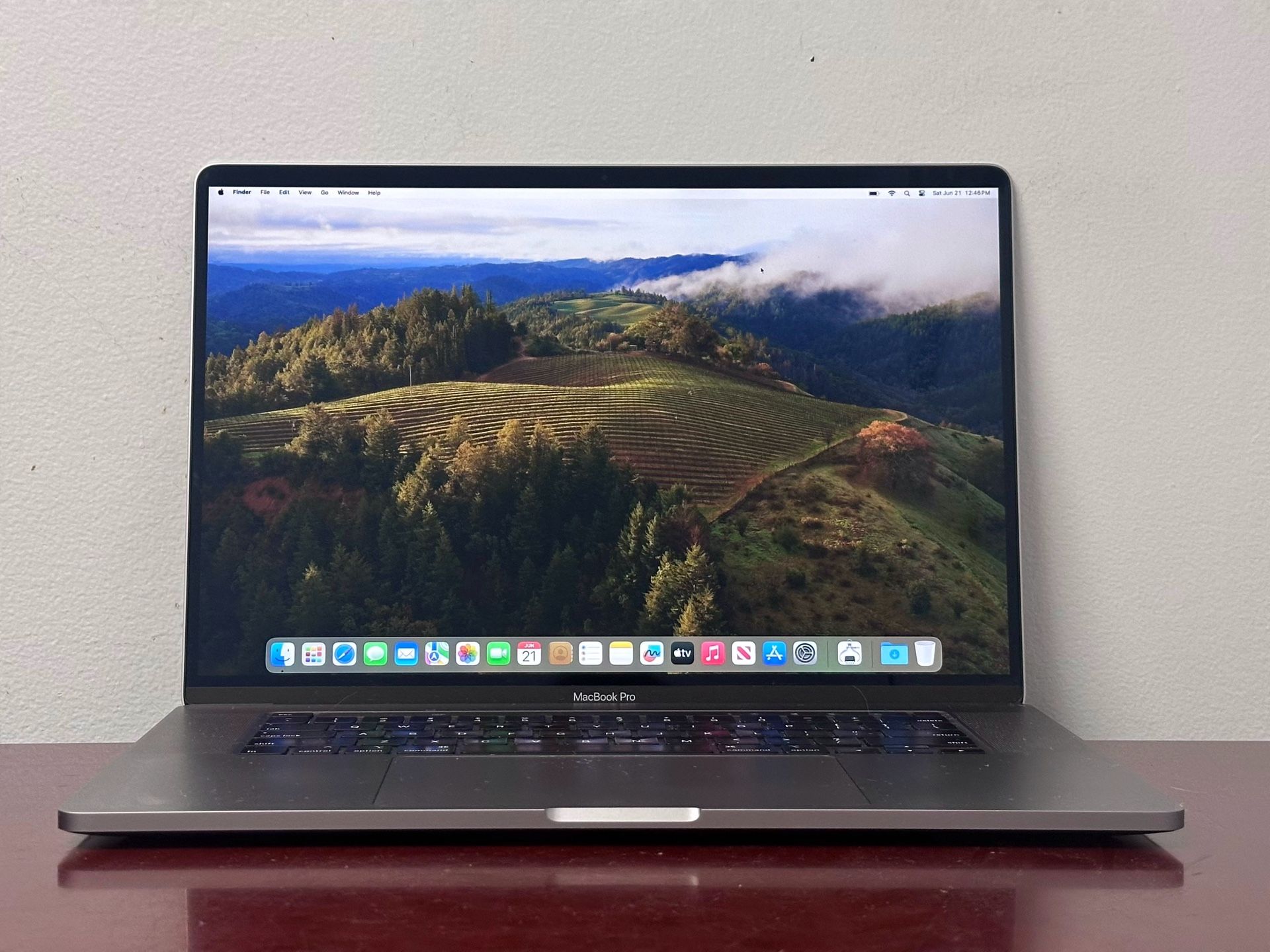 2019 Apple MacBook Pro 16”, i9 32GB- 2TB Ssd