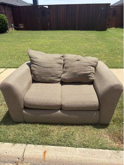 Free 5.4’ love seat.