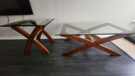This Archer Walnut Cocktail and End /Side Table features a tempered glass top on a distinct cross-patterned
