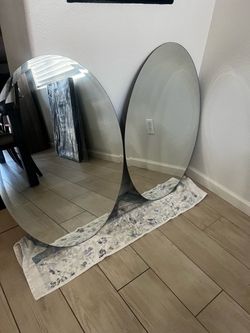 Oval shape bathroom mirrors