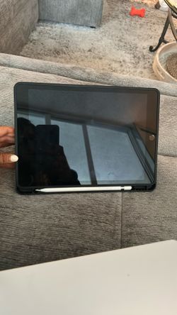 I Pad 9th Generation WiFi Connection Perfect Condition Comes With An Apple Pen And 1 Year Warrenty