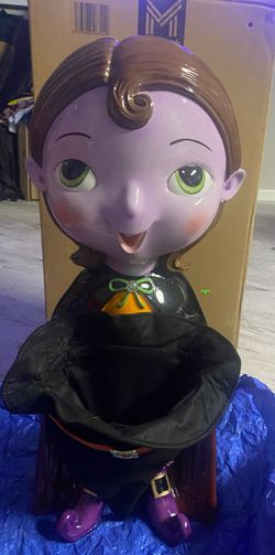 30inch witch door greeter