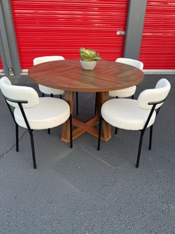 Brand new 5 pc set